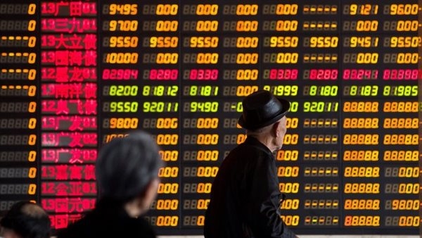 تباين أداء المؤشرات الصينية مع تقييم آفاق التجارة العالمية