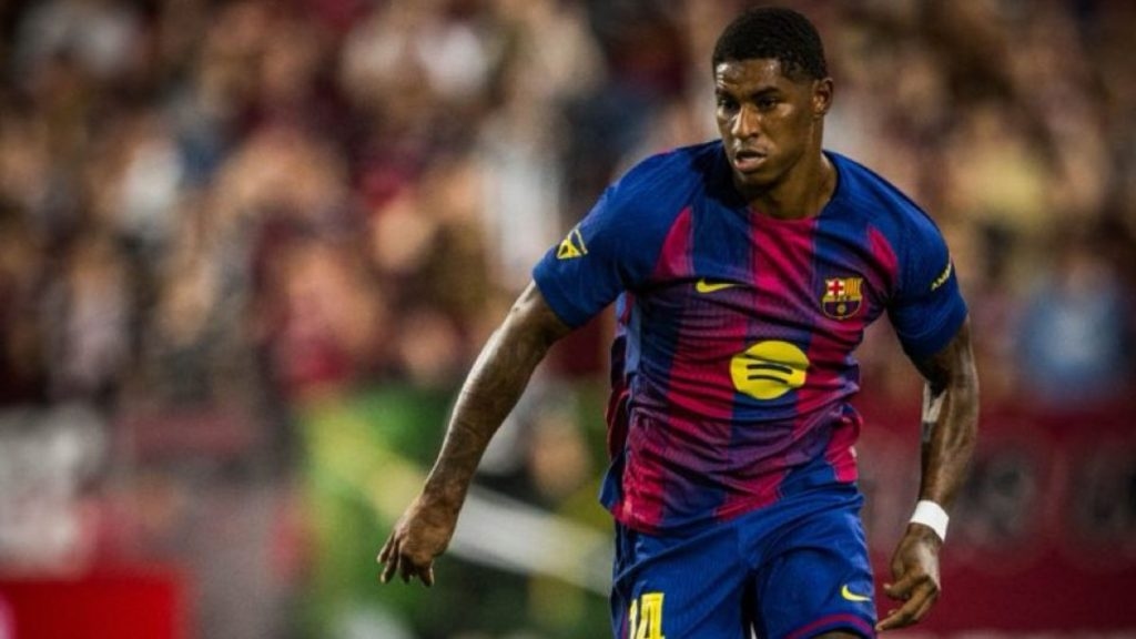 Why was Marcus Rashford substituted in his Barcelona debut after just 30 minutes?