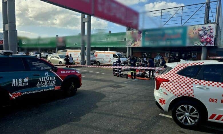 Scaffolding collapse at Durban shopping centre kills 1, injures 4