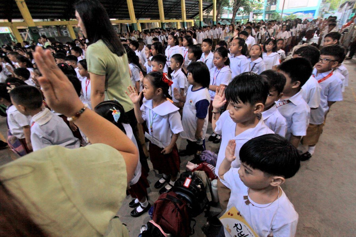 P1,000 allowance for all students pushed in House