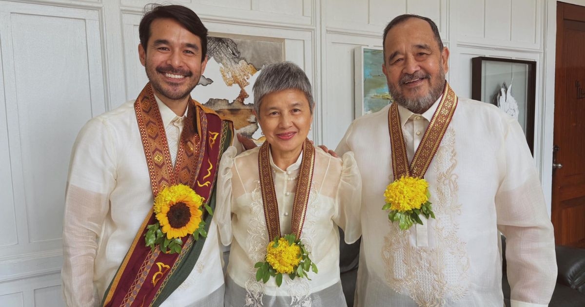 20 years later, Atom Araullo gets his graduation moment with parents at UP Cebu