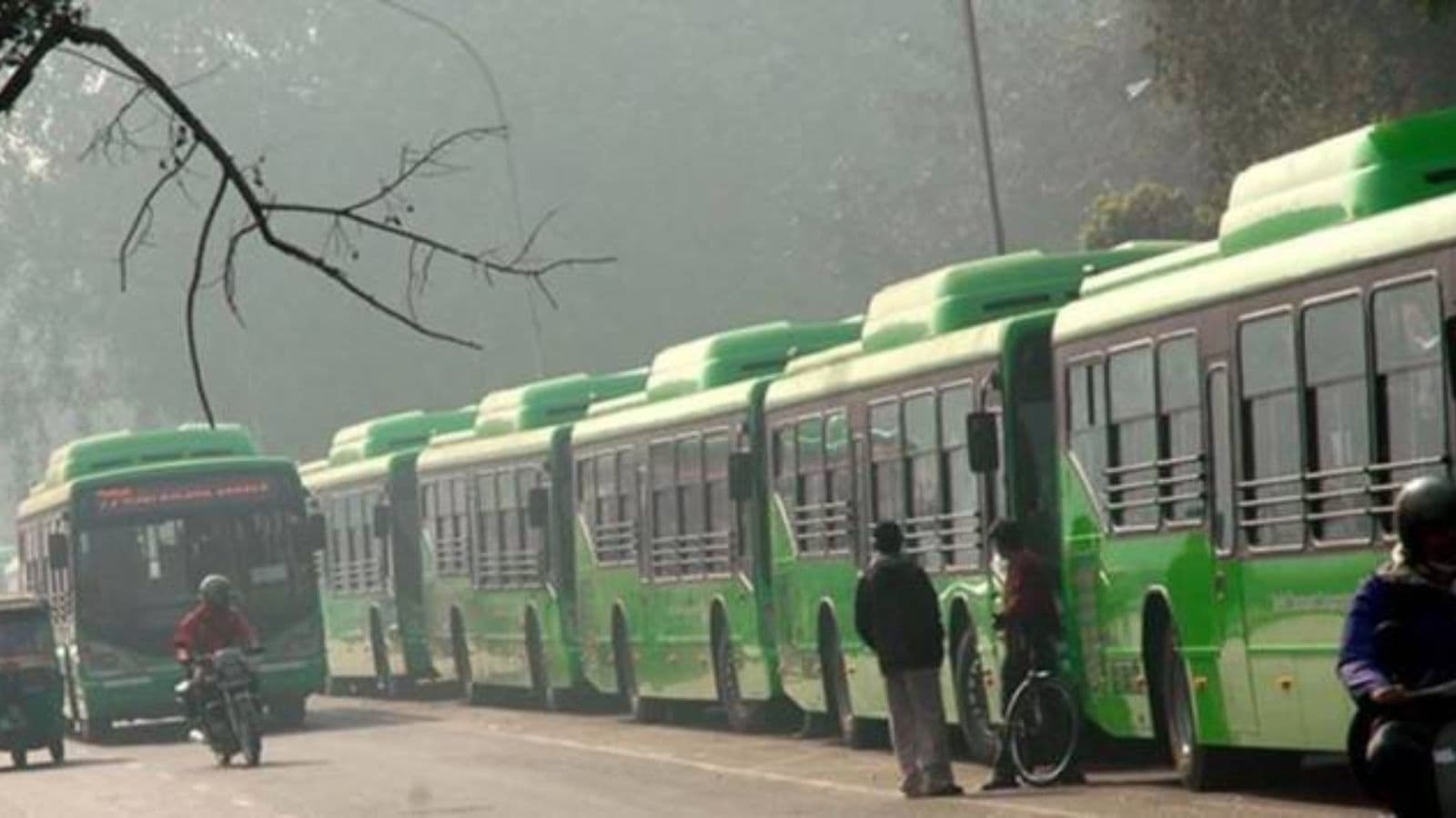 2,500 old DTC & cluster services' buses to go off roads in Delhi by year-end