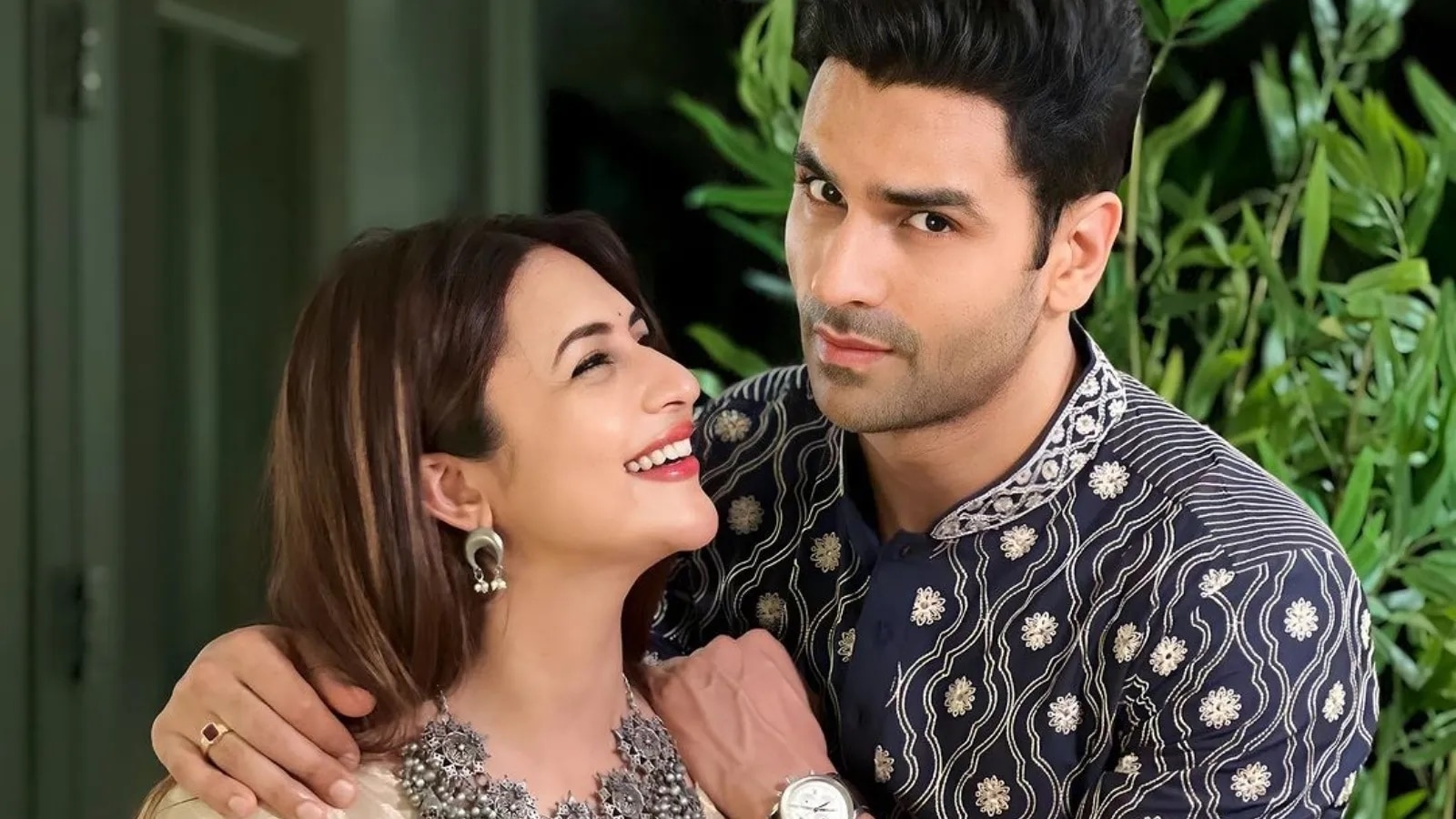 Down with dengue, Divyanka Tripathi drinks papaya leaves juice prepared by husband Vivek Dahiya; we find out if it helps increase platelet count