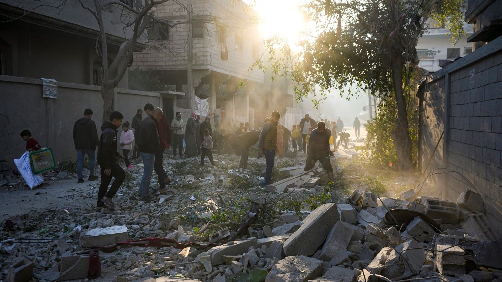 Gaza ceasefire talks resume as Israeli assault kills hundreds in 72 hours