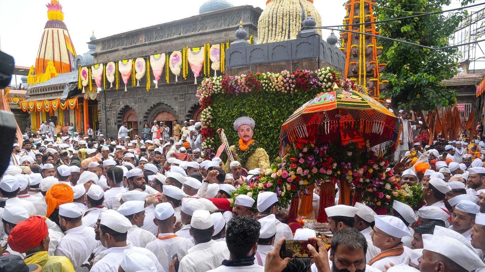 40 kg of waste in 2.5 hours: How Pune Ploggers helped clean city after Palkhi processions, Sant Tukaram Maharaj, Sant Dnyaneshwar Maharaj, Shaniwar Wada