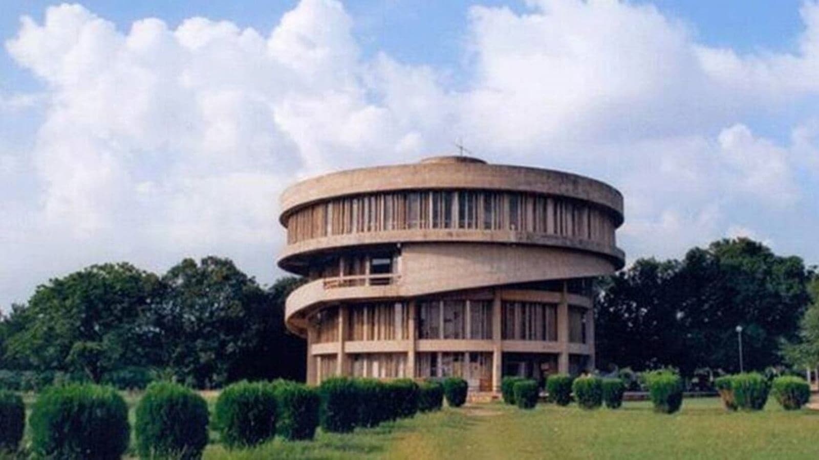 Students stage nine-hour protest outside PU against affidavit restricting any form of organised dissent