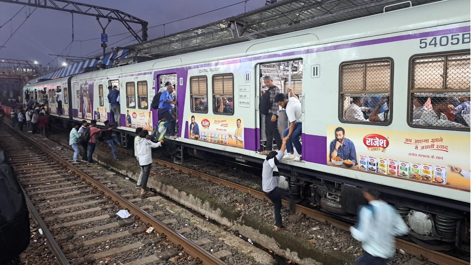 Activist had flagged flaw in Mumbra stn curvature 4 months ago: ‘In accordance with standard practices', Railways had responded