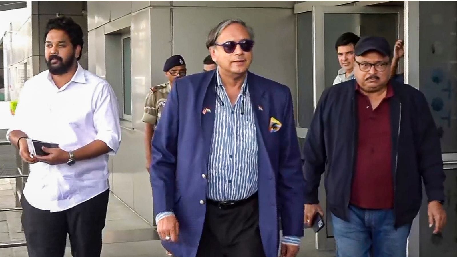 Restraint in our reaction praised: Tharoor; flagged Pakistan military-terrorist nexus: Prasad