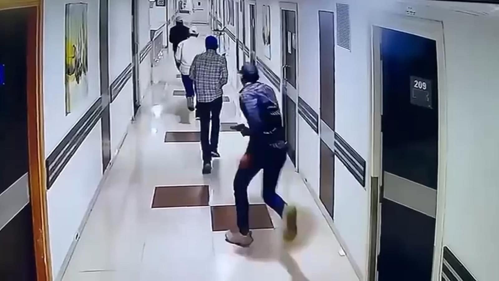 Encounter breaks out between Patna hospital shooters and police, 2 injured