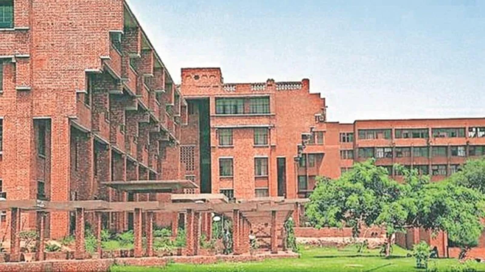 Amid financial constraints, JNU to hold its entrance exam only for two PhD courses