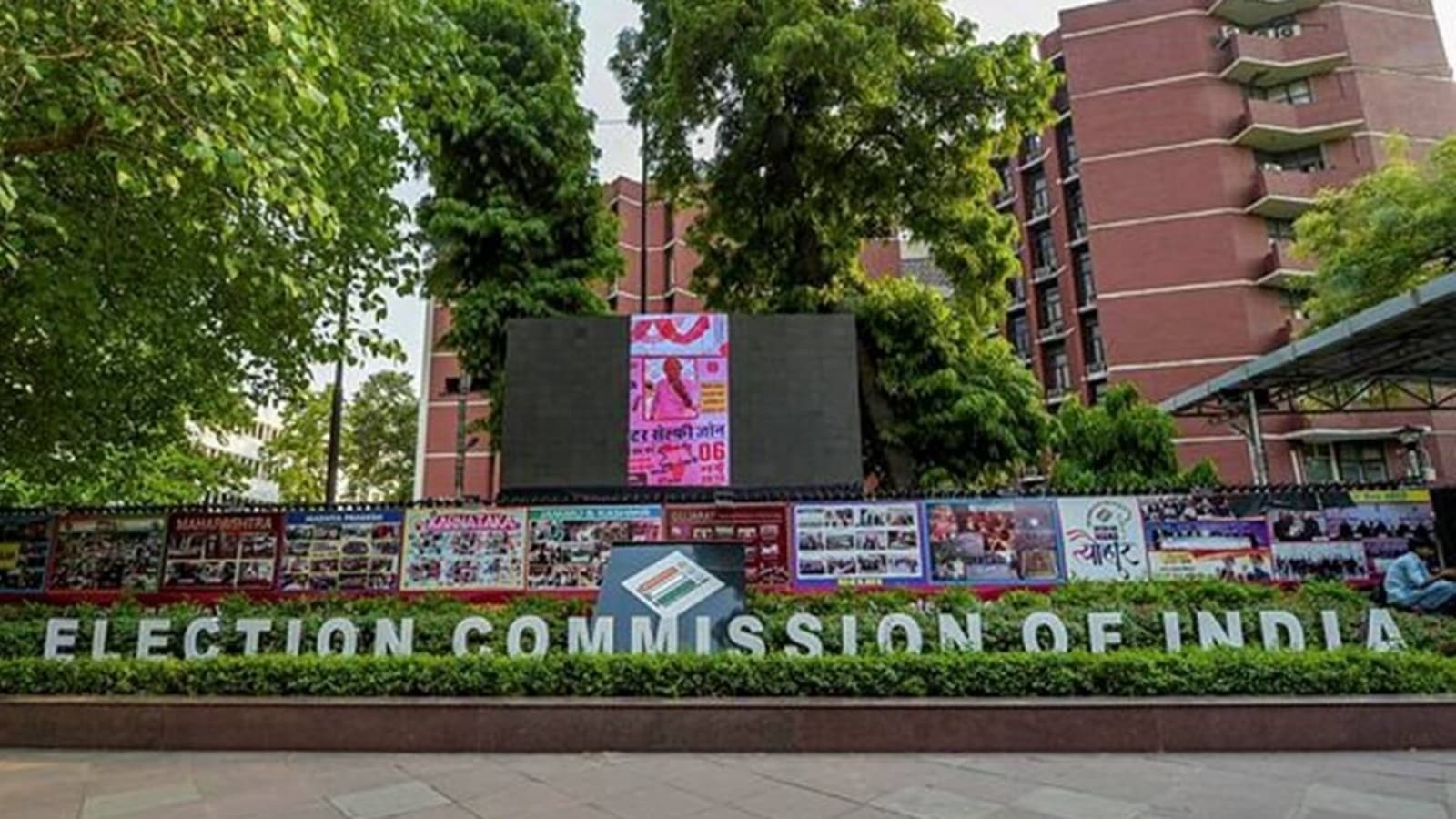 Amid S.I.R. controversy, EC doubles pay of BLOs, gives incentives for ‘special drives'