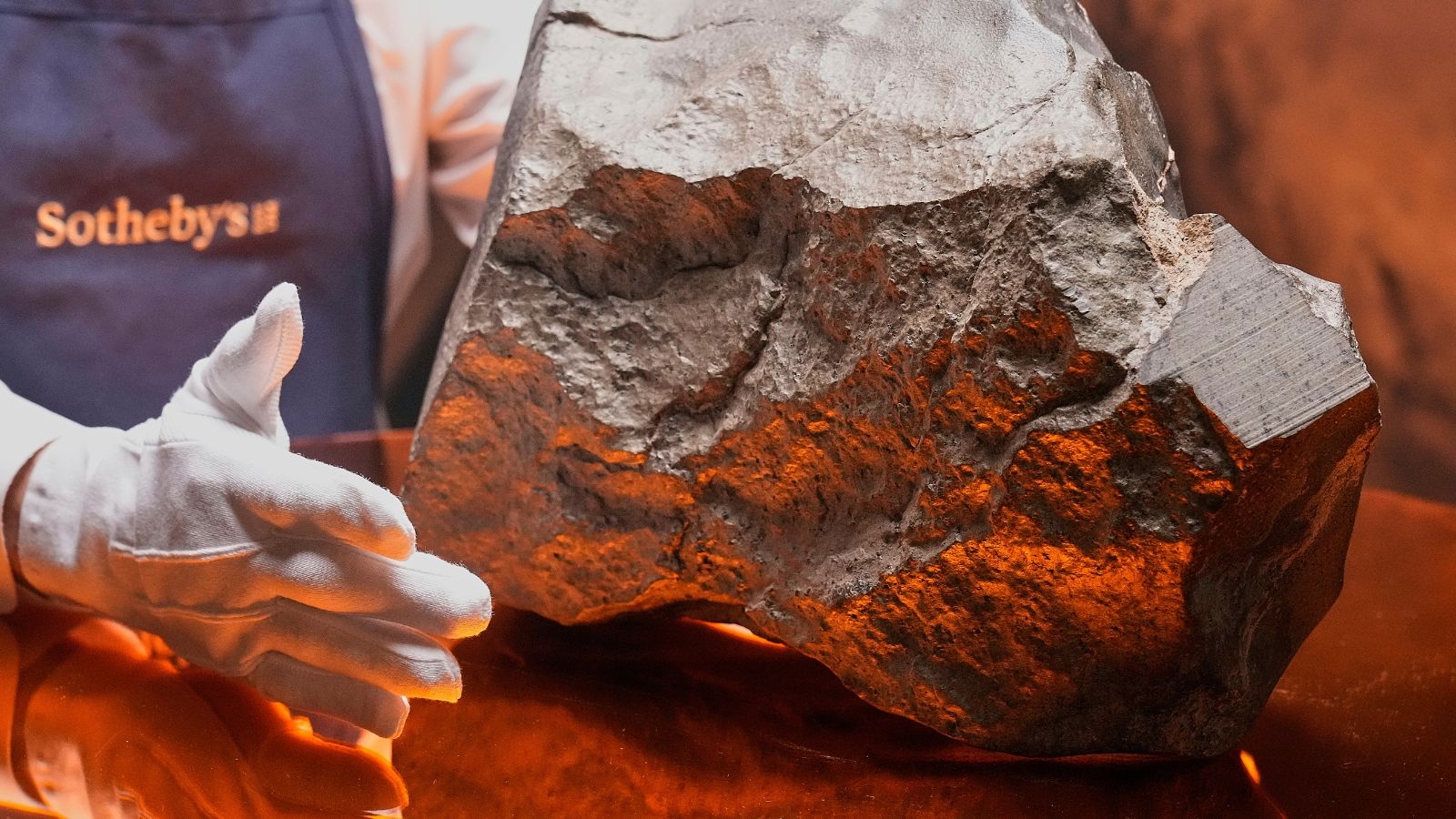 Largest piece of Mars on Earth fetches $5.3 million at New York auction