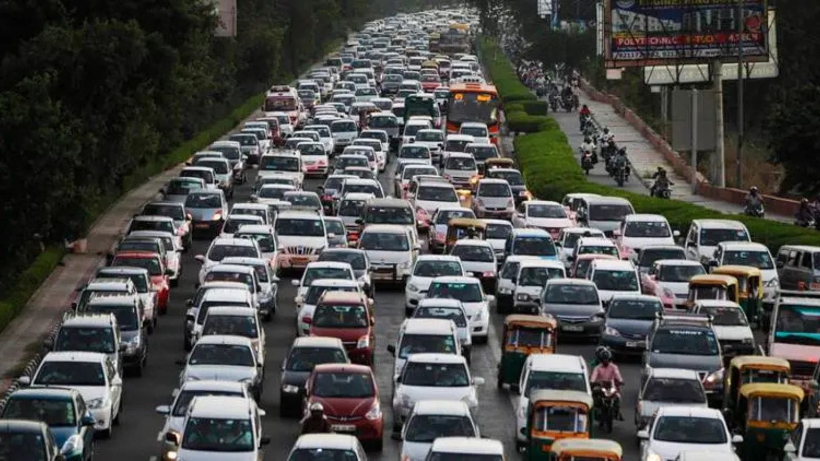 Citizens cite traffic snarls on Pune-Mumbai highway