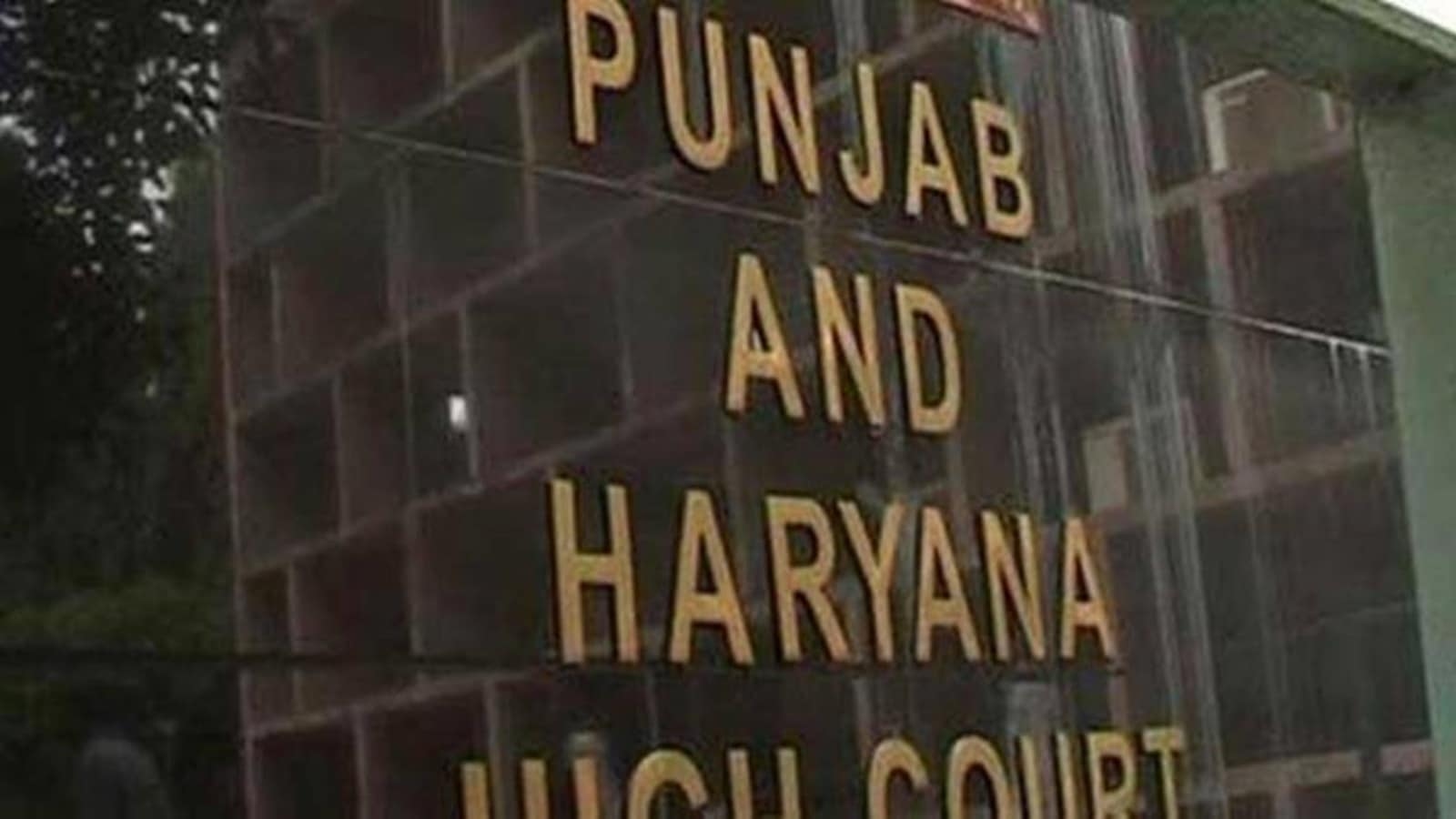Advocate ‘warns of' taking HC judges to Supreme Court, issued contempt notice