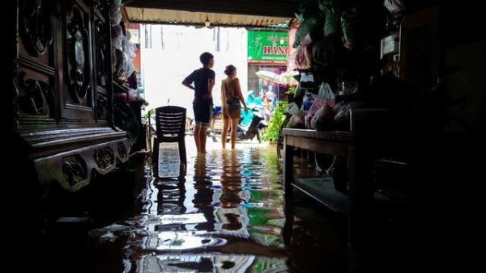 Storm Wipha hits northern Vietnam with strong winds, heavy rain