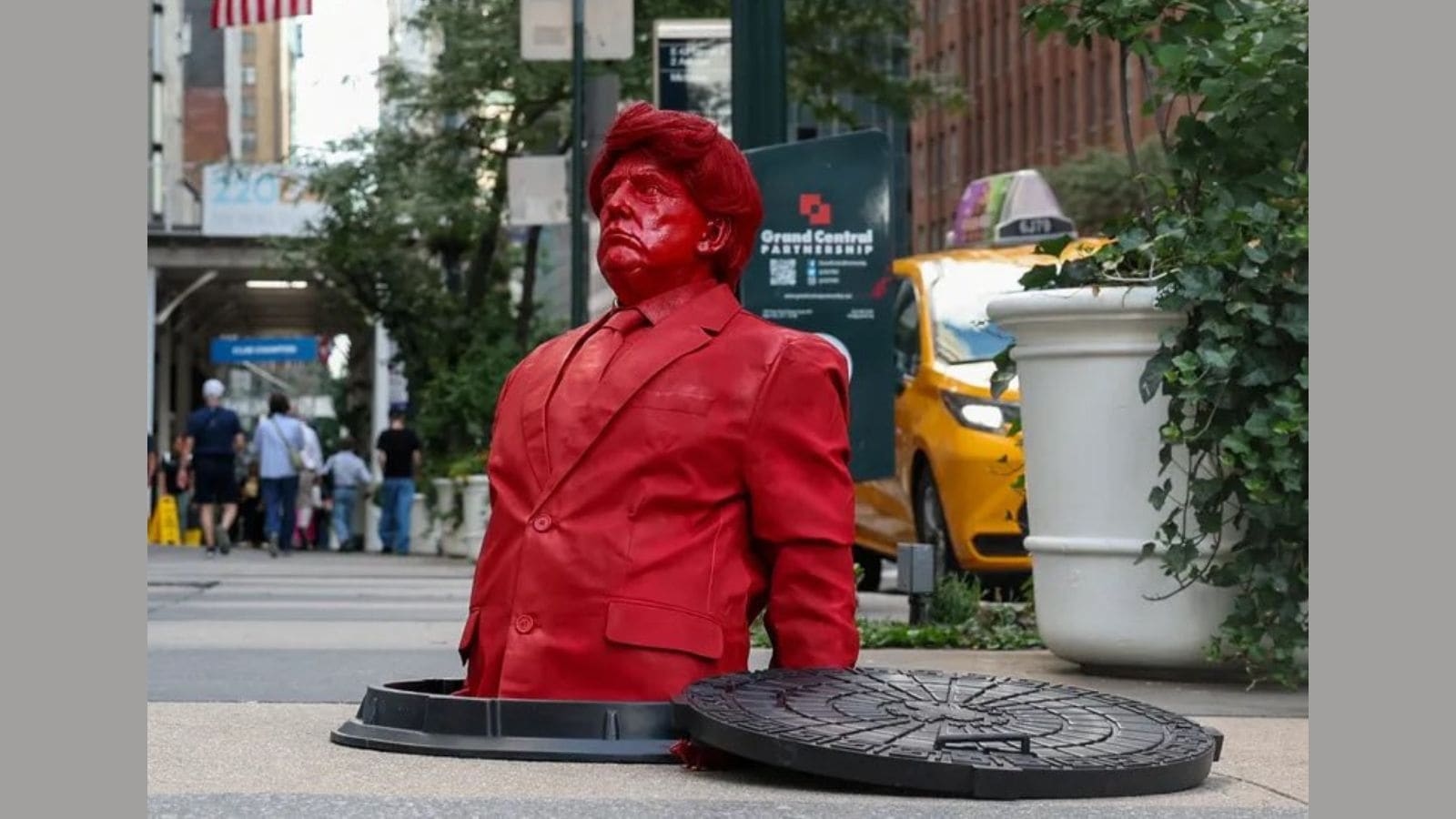 Red Trump sculpture pops up from a Manhattan manhole. White House responds