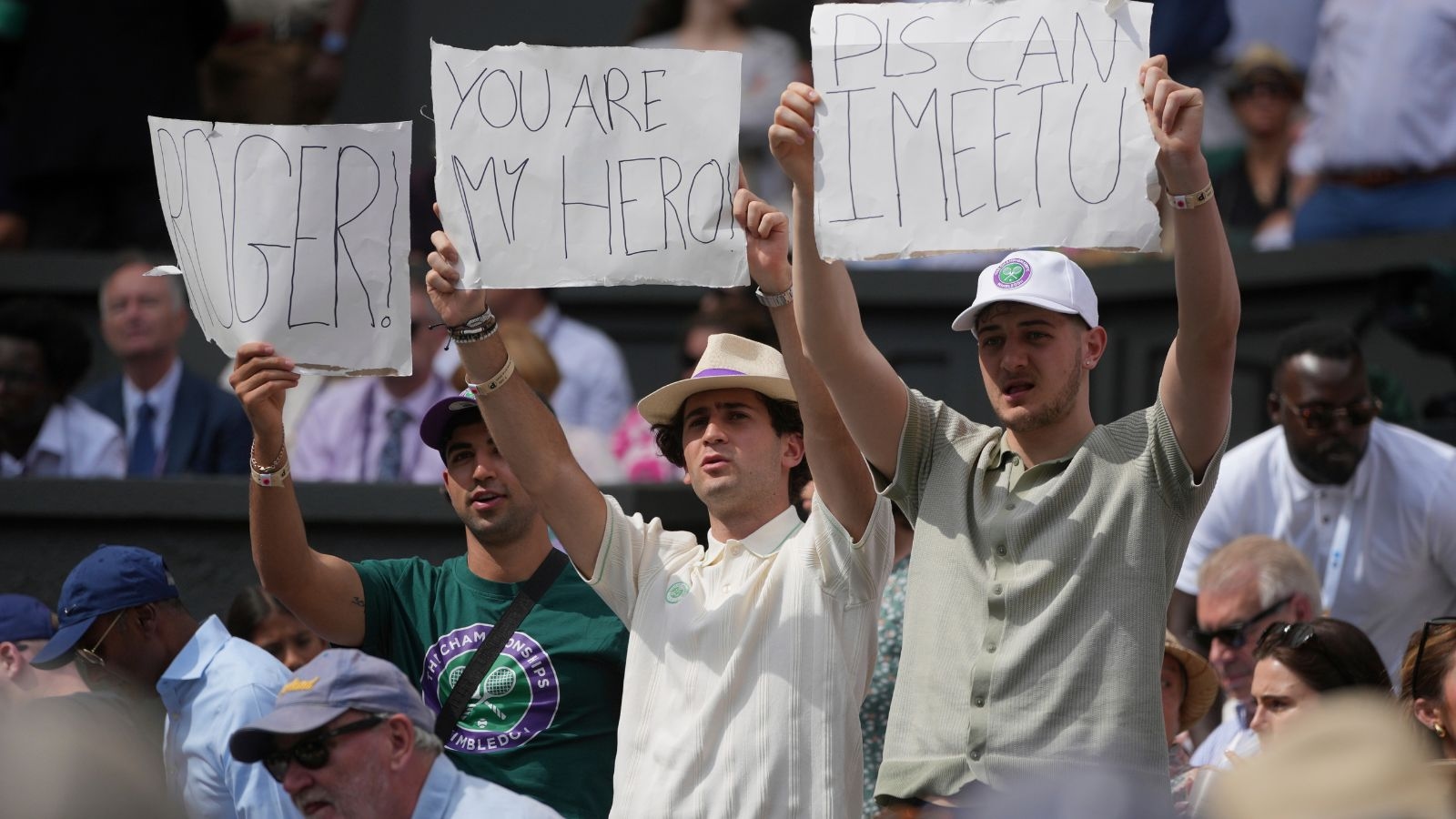 Hundreds match to Royal Court, protesting Wimbledon's expansion plans