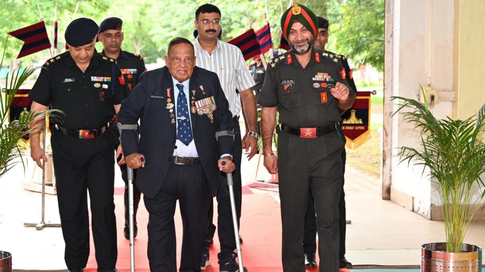Paralympic legend Murlikant Petkar meets Army para-athletes