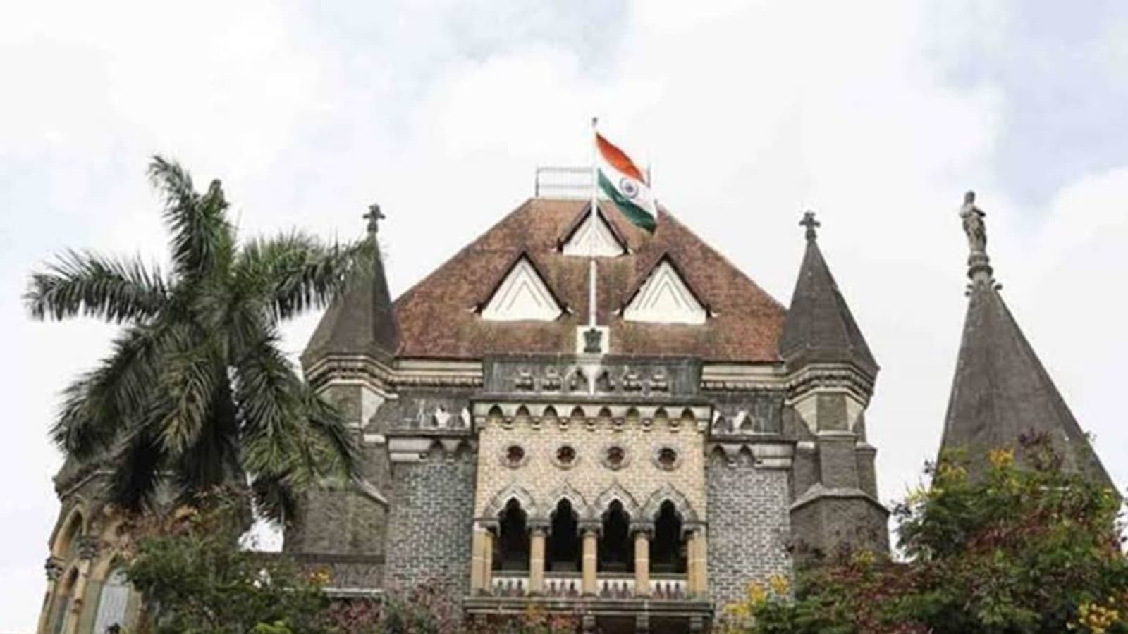 HC dismisses pleas against govt decision to give Mayor's bungalow for Thackeray Memorial