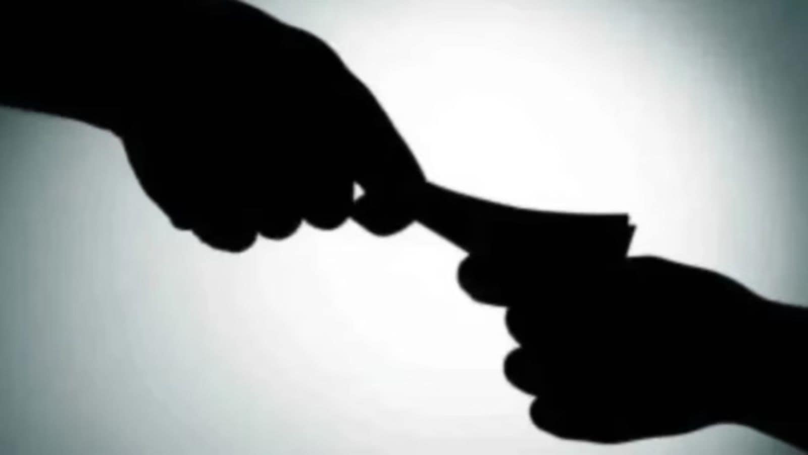 Woman sub-inspector, 2 other cops among 5 arrested for taking Rs 20 lakh bribe in Delhi