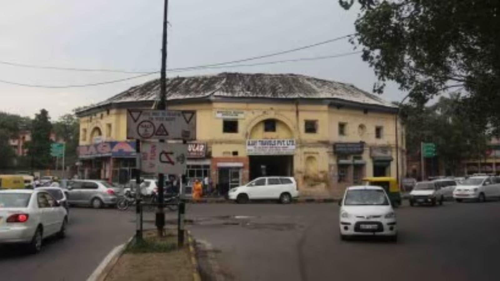 From tomorrow, brace for traffic curbs around Delhi's Gole Market for 6 months. Check the advisory