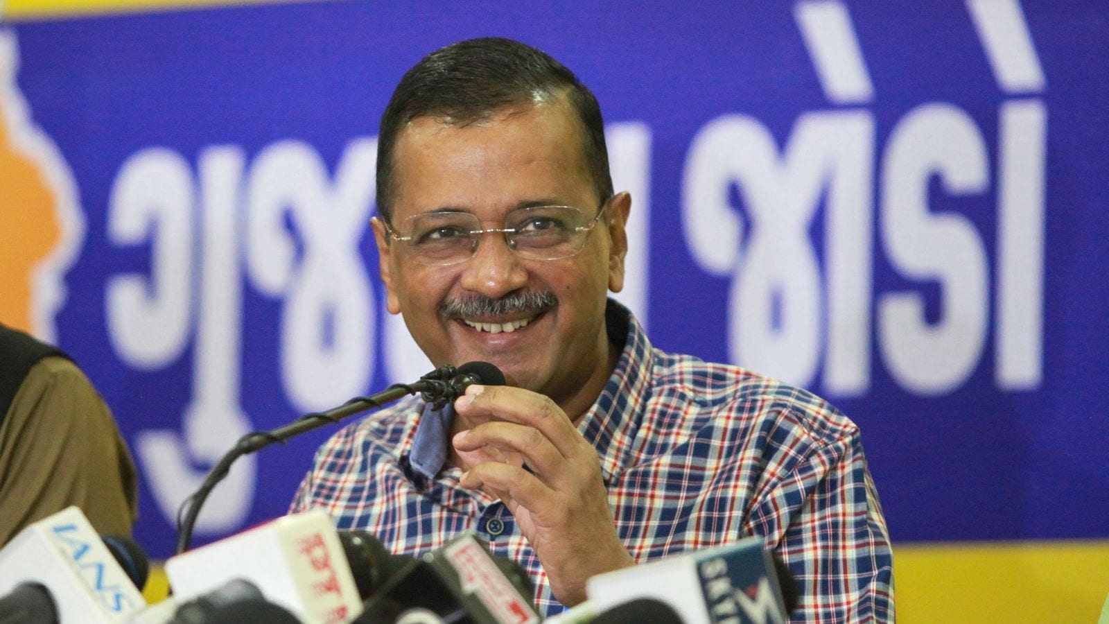 Kejriwal arrives in Gujarat on 2-day visit, Mann accompanies him