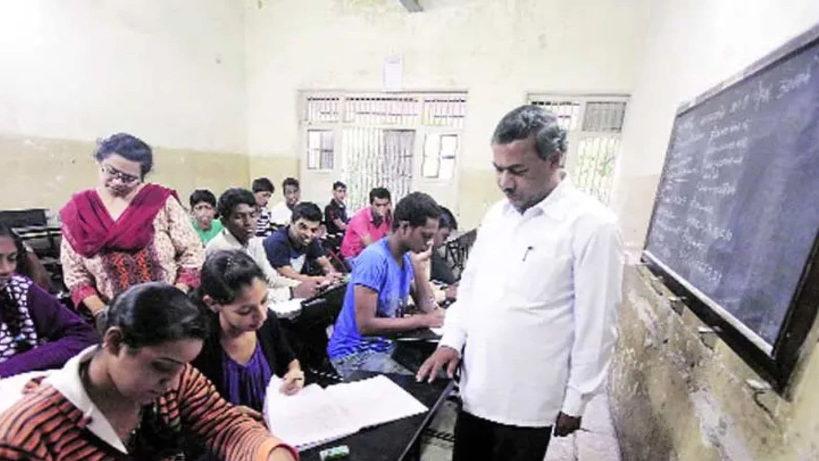 Maharashtra CM gives nod for recruitment of 788 teachers, 2,242 non-teaching staff in public universities in state