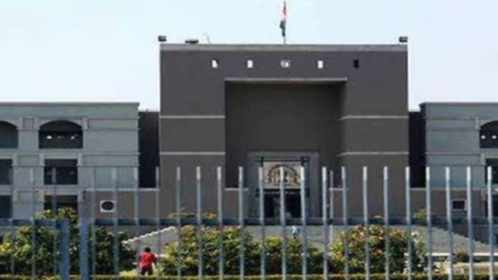 Bar Associations in Gujarat condemn denial of entry to advocate Italia at Rajpipla court