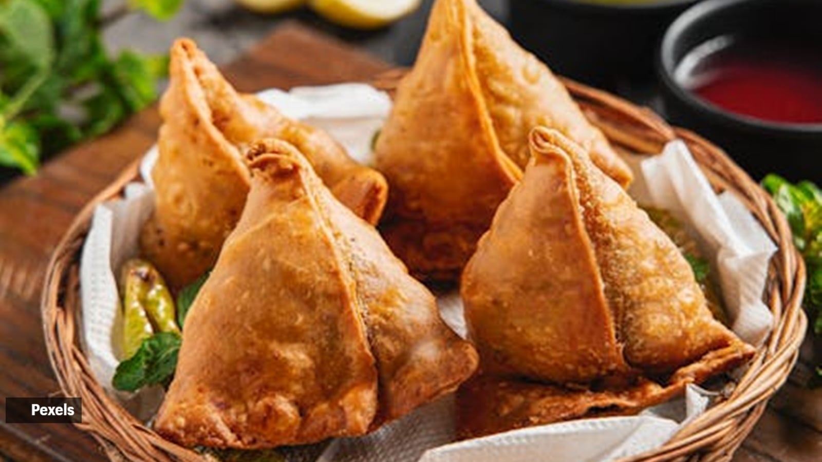 As Health Ministry urges displaying ‘oil and sugar boards' content on snacks like vada pav, gulab jamun, dietitians call for such markers on ultra processed foods first: ‘Samosa, jalebi ne aapka kya bigada hai'