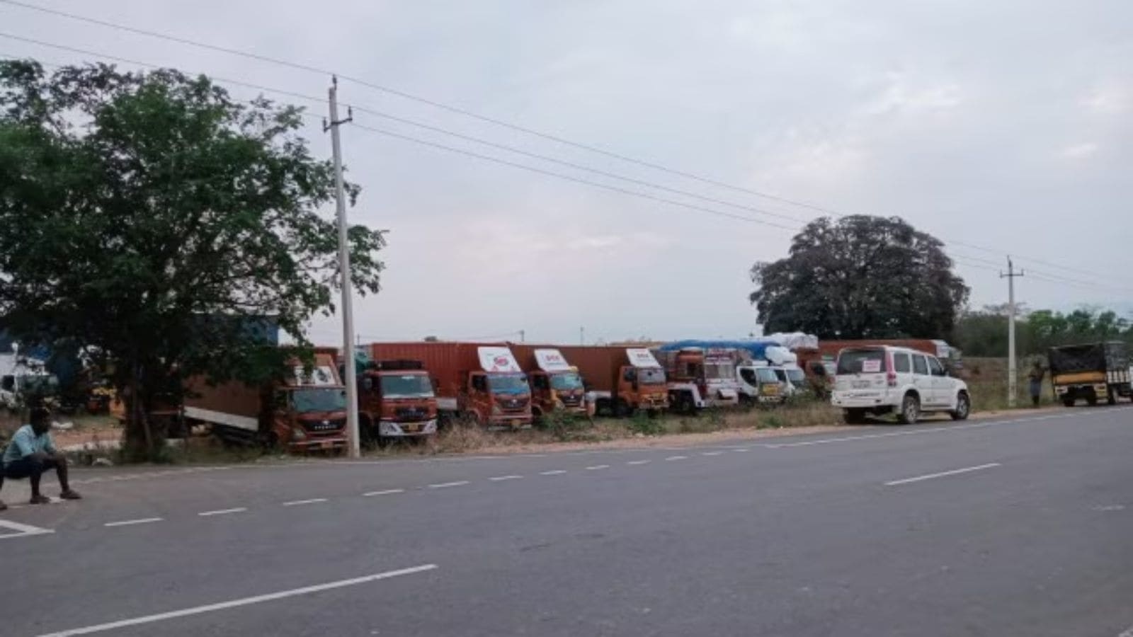 Karnataka truck operators withdraw strike as govt releases pending dues under Anna Bhagya