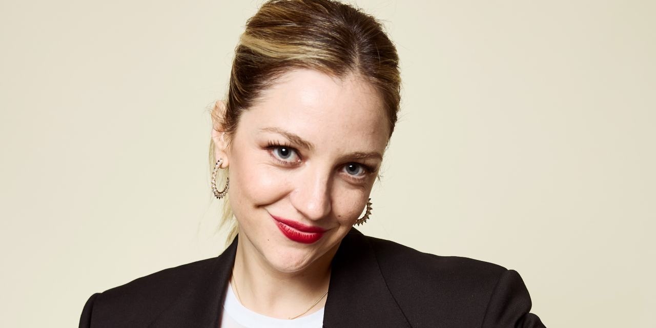 Abby Elliott of ‘The Bear' on the Looks She Gets From Restaurant Servers