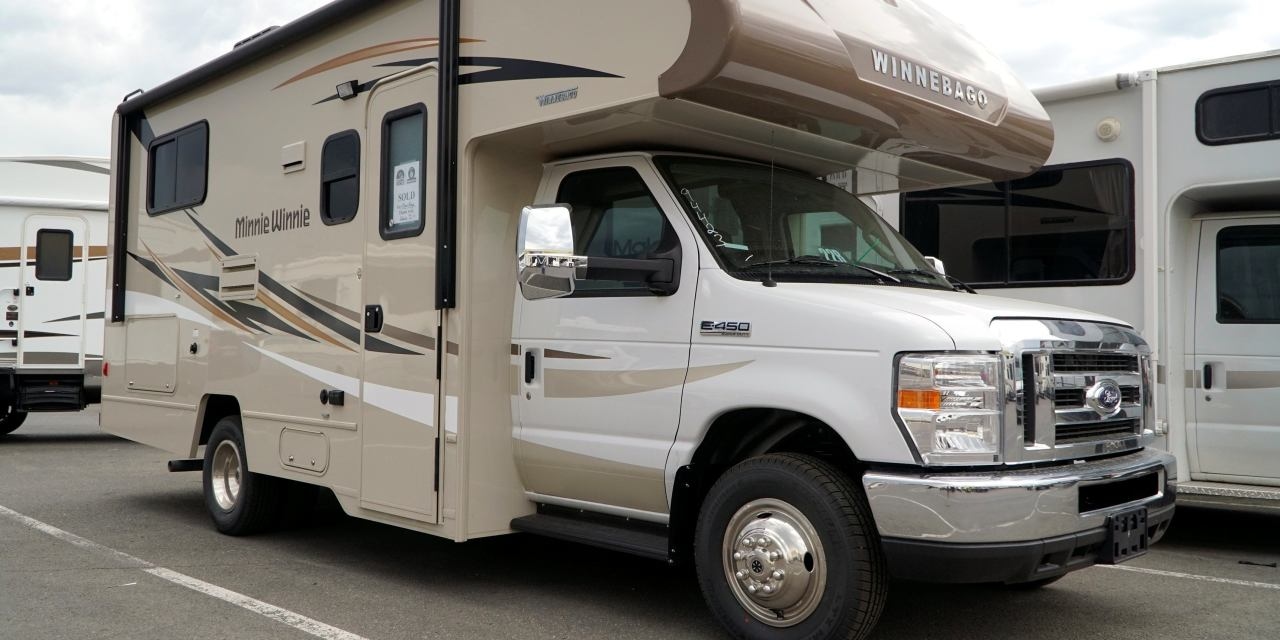 Winnebago Cuts Revenue, Profit Outlook After Declines