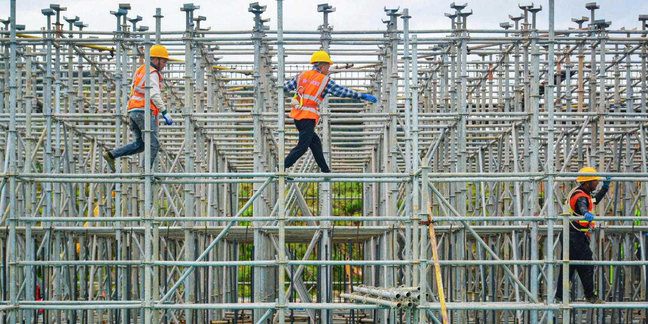 China Services Sector Picks Up Slightly Despite Lower Orders