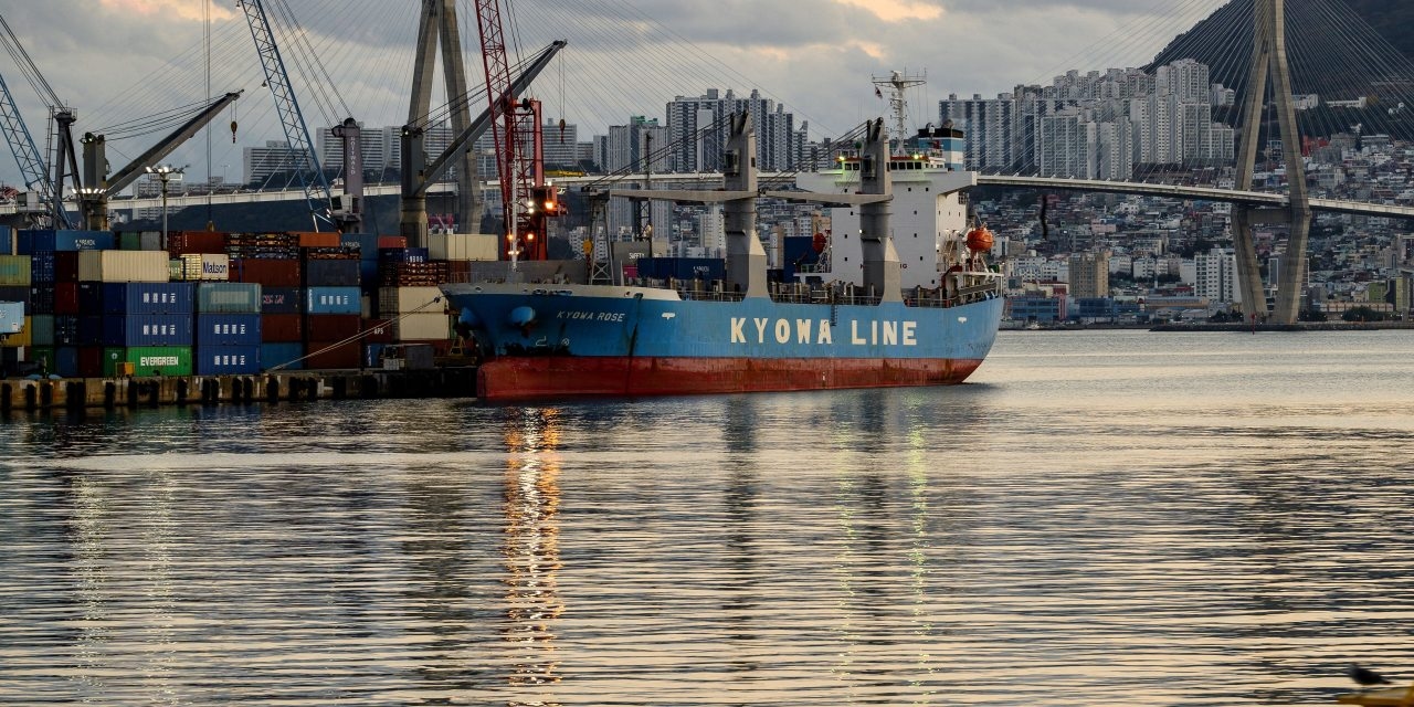 South Korea's Exports Rebound Despite Tariff Woes
