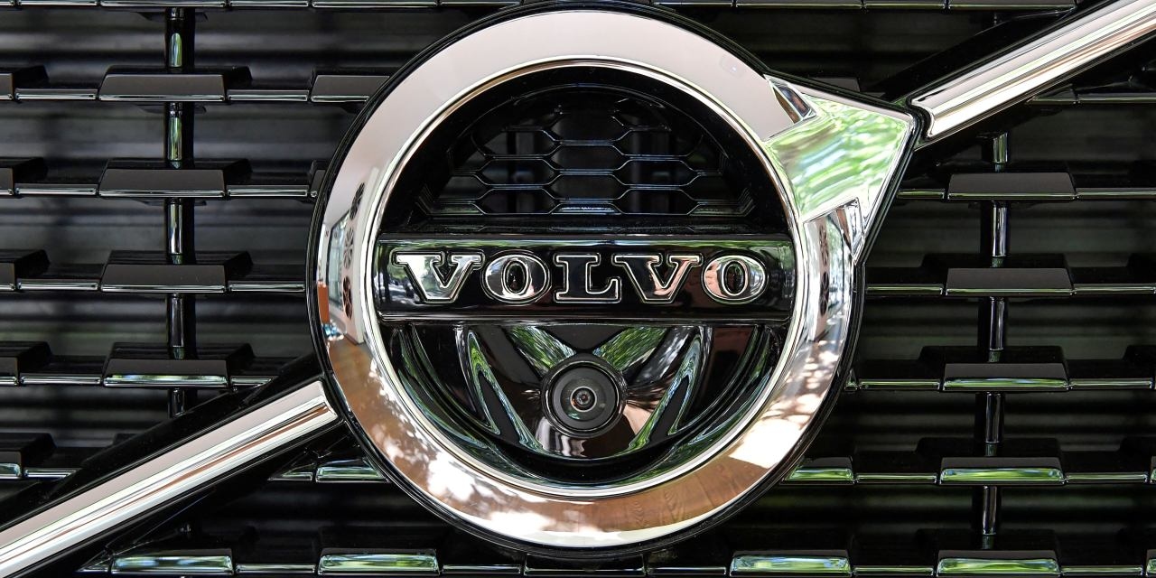 Volvo Car Swings to Net Loss on Hit From Restructuring and Impairments Charges