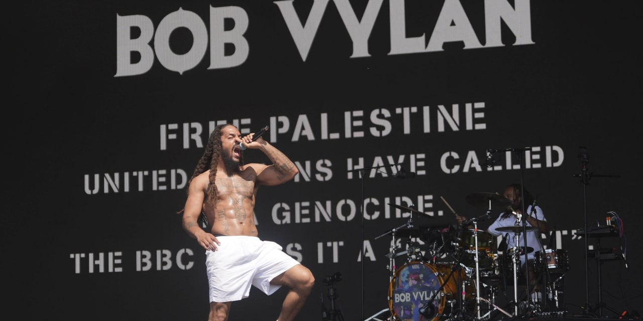 ‘Death to the IDF' Chant Fuels Uproar at the Glastonbury Music Festival