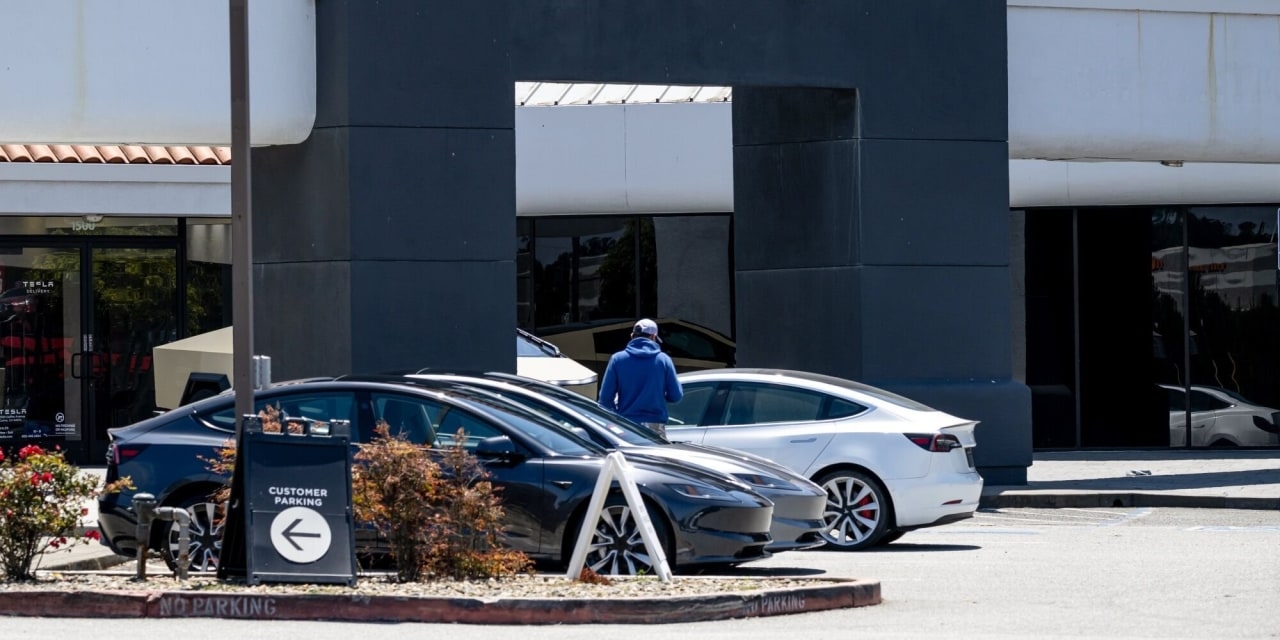 Tesla Board Sets Nov. 6 as Date of Annual Meeting