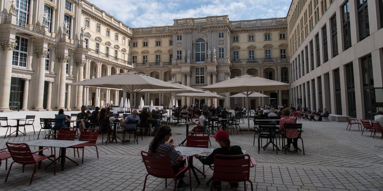 German Consumers Grow More Cautious as Confidence Slips