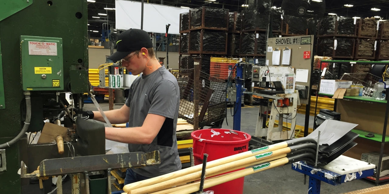 U.S. Mid-Atlantic Factory Activity Contracts at Fastest Rate This Year