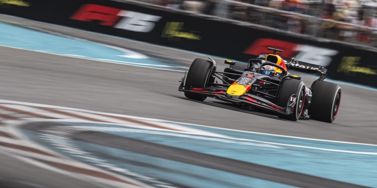 Apple Offers as Much as $150 Million for Formula One U.S. Rights