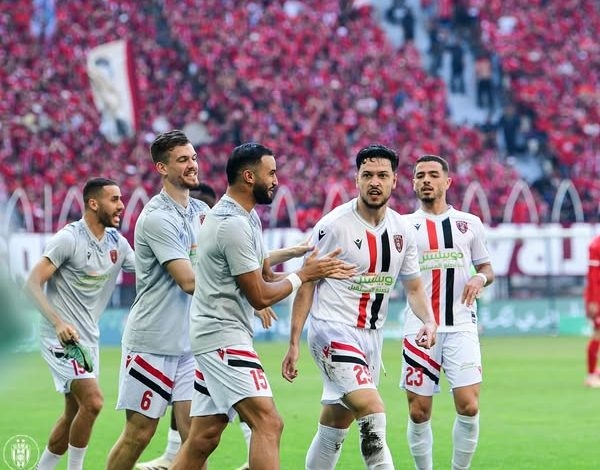 أنصار اتحاد الجزائر يحتفلون ب التاسعة