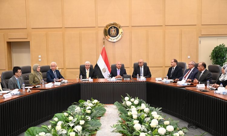 وزير الصناعة والنقل يشهد توقيع بروتوكول لاستقبال طلاب معهد الكوزن المصري الياباني بدعم من الوكالة اليابانية للتعاون "جايكا"
