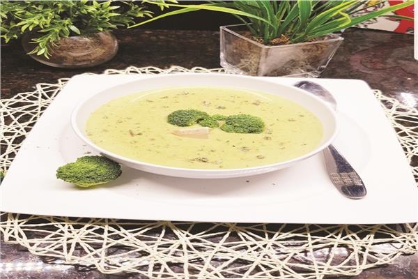 من مطبخ الشيف الأردنية نسرين الوادي.. طريقة عمل شوربة البروكلي
