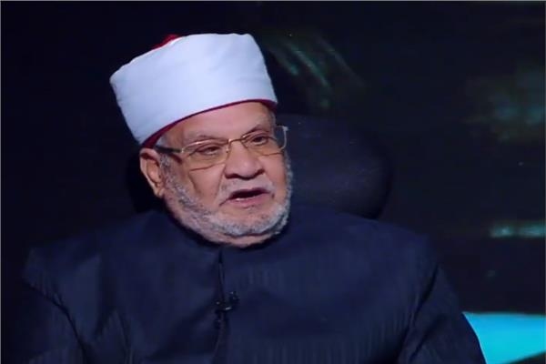 أحمد كريمة ينفعل بسبب روبوت يقوم بالحمل ورعاية الطفل خلال ال9 أشهر