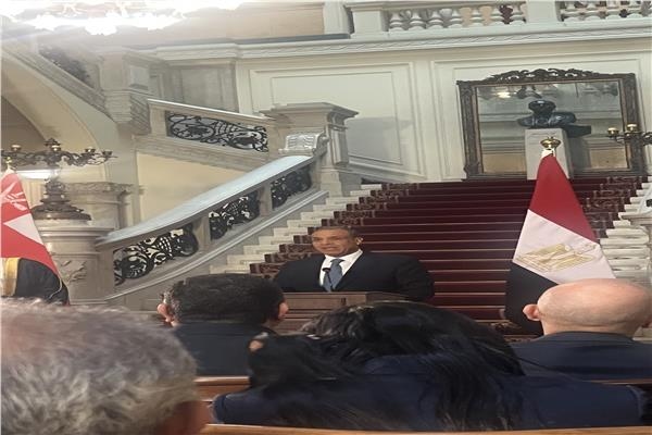 مؤتمر مشترك لوزير الخارجية والهجرة ونظيره العُماني بقصر التحرير