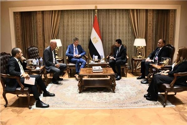 وزير الرياضة يلتقي رئيس الاتحاد الدولي للخماسى الحديث