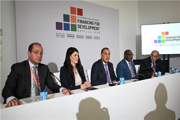 مدبولي: الحكومة تسعى للحفاظ على المسار التنازلي للدين من الناتج المحلي