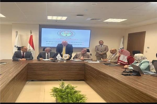 «نقل الكهرباء» توقّع عقد إنشاء محطة محولات بلبيس الجديدة