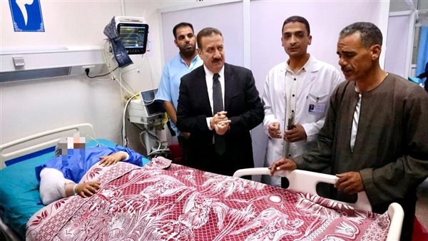 محافظ المنوفية يزور مصابي حادث الإقليمى بمستشفى الجراحات المتخصصة بشبين الكوم