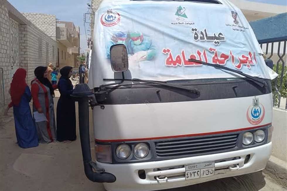 فحص 896 حالة خلال قافلة طبية مجانية بالروضة في المنيا
